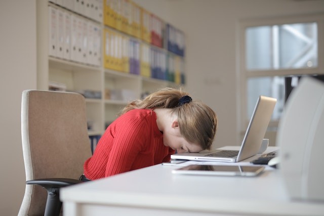 a-girl-is-sleeping-on-the-laptop