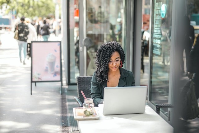 women-is-working-on-laptop