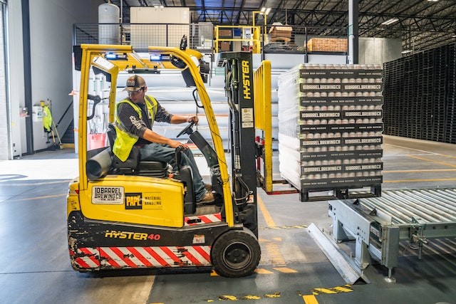 worker-moving-goods-through-hyster-machine