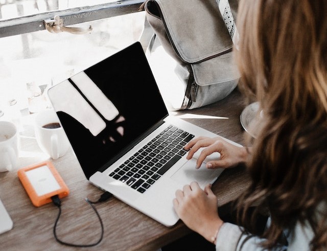 woman-working-on-laptop