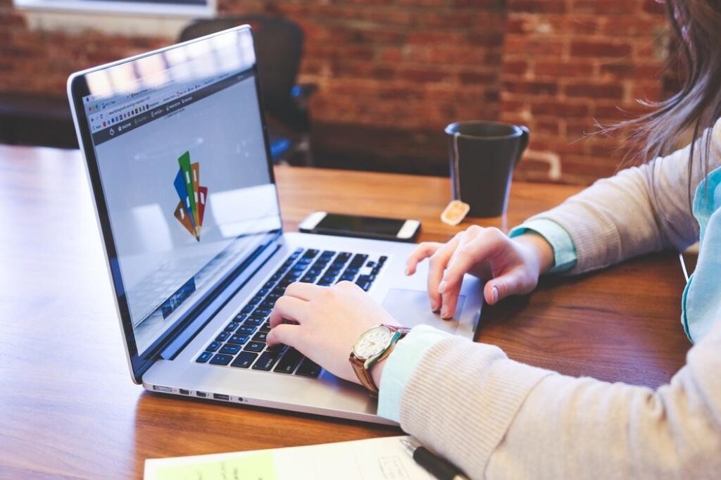 girl-working-on-laptop