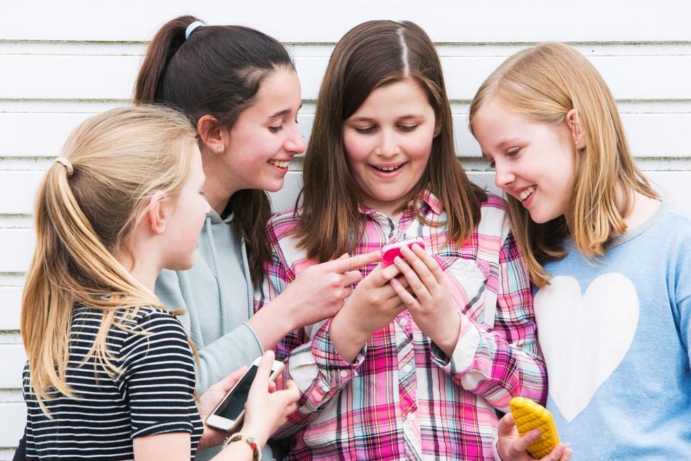 how-social-media-and-their-icons-can-negatively-affect-young-girls