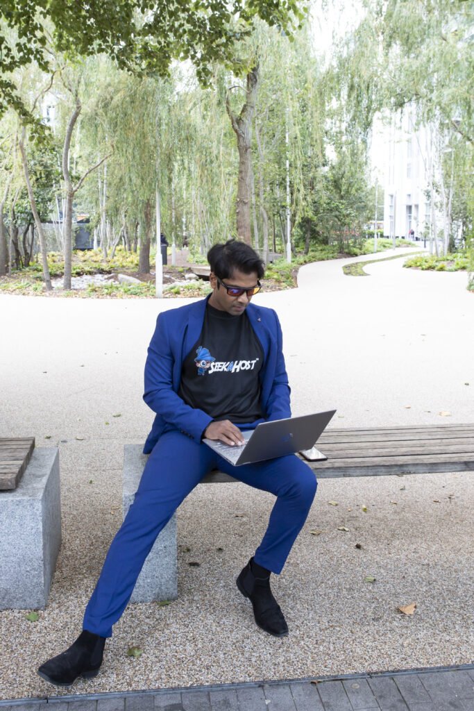 Digital-entrepreneur-working-remotely-living-the-laptop-lifestyle-while-managing-online-businesses
